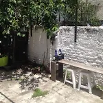 Quarto Em Casa Atelie Com Sol No Quintal