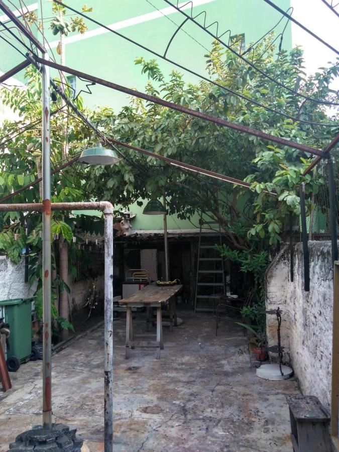 Quarto Em Casa Atelie Com Sol No Quintal