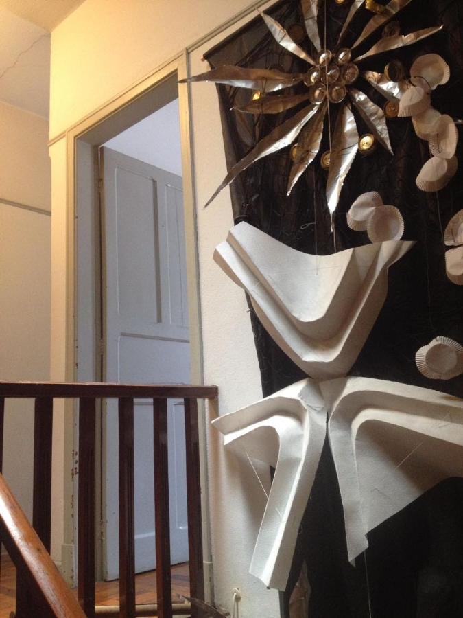 Quarto Em Casa Atelie Com Sol No Quintal *