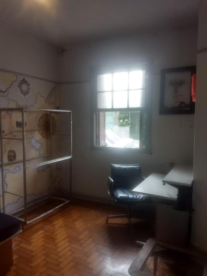 Quarto Em Casa Atelie Com Sol No Quintal
