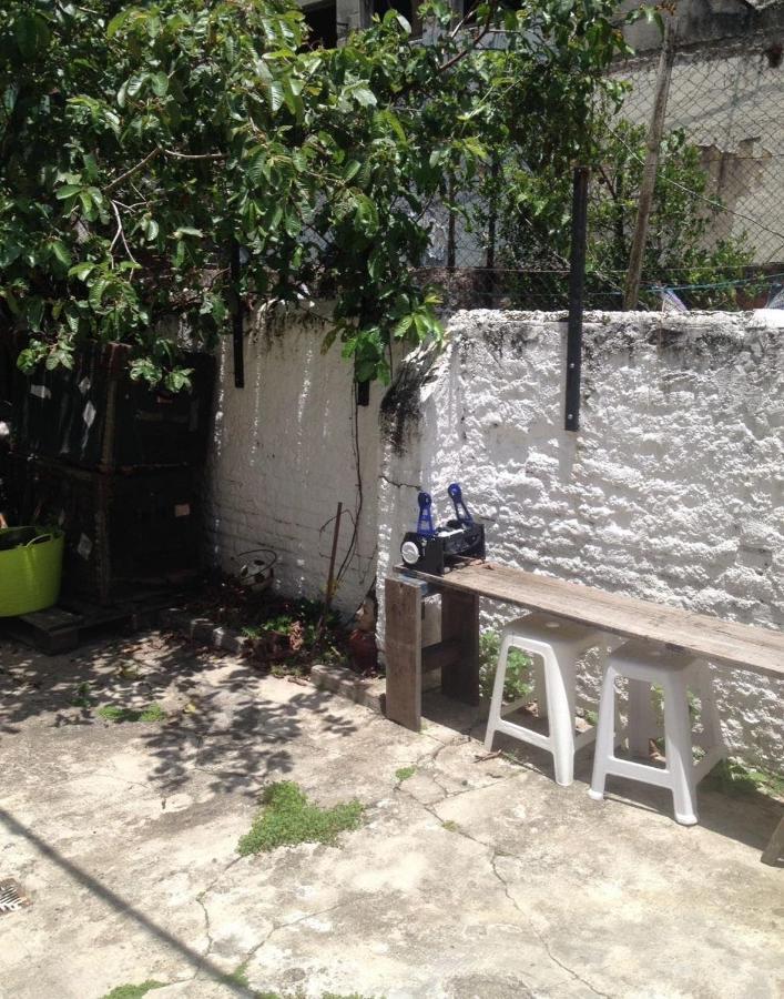 Hospedagem domiciliar Quarto Em Casa Atelie Com Sol No Quintal *