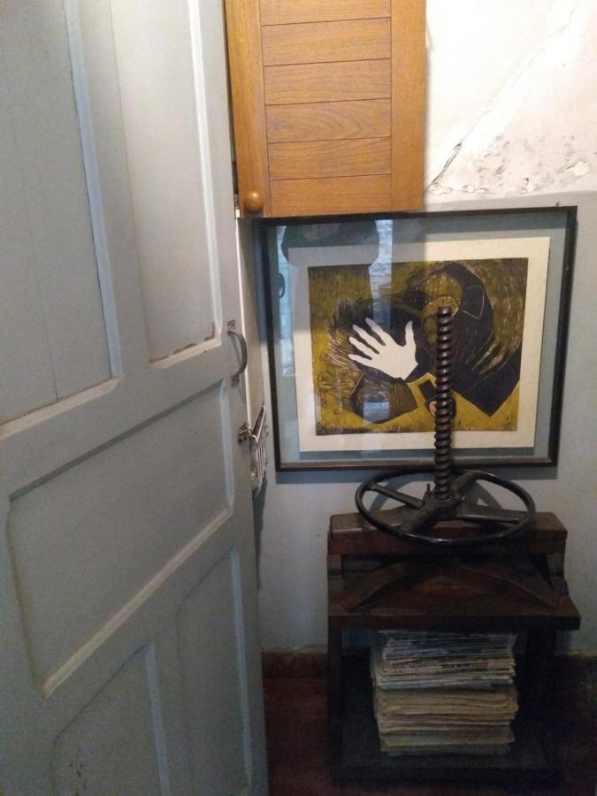 Quarto Em Casa Atelie Com Sol No Quintal *