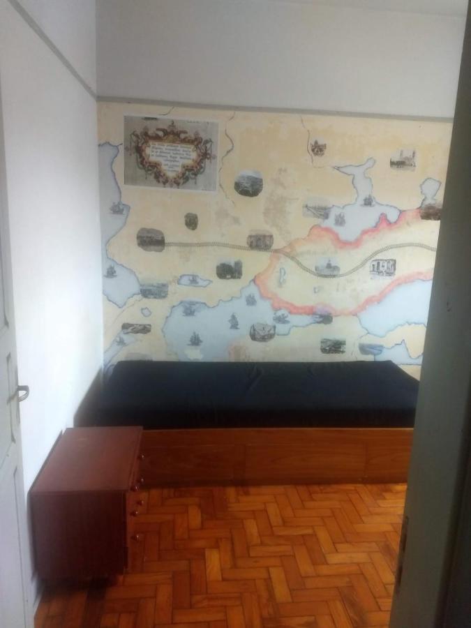 Quarto Em Casa Atelie Com Sol No Quintal