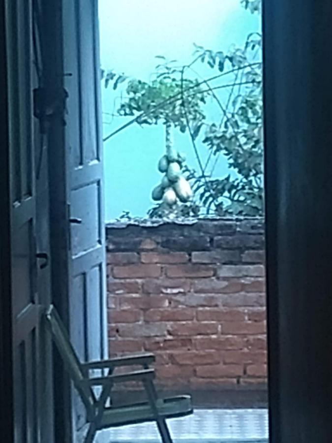 Quarto Em Casa Atelie Com Sol No Quintal Hospedagem domiciliar *